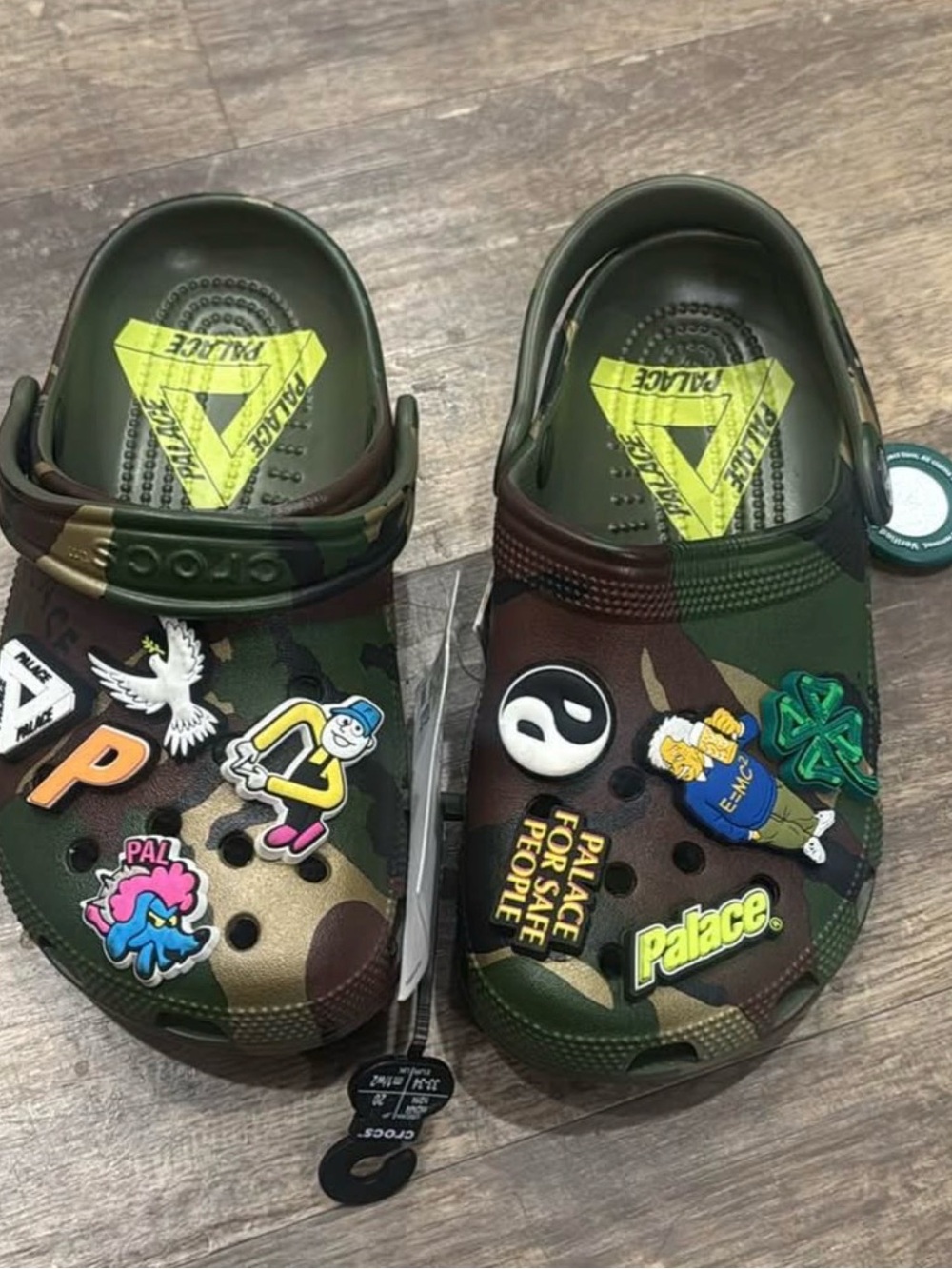 PALACE Kids' Camo Slip-On Clogs with Charms - Green/Brown